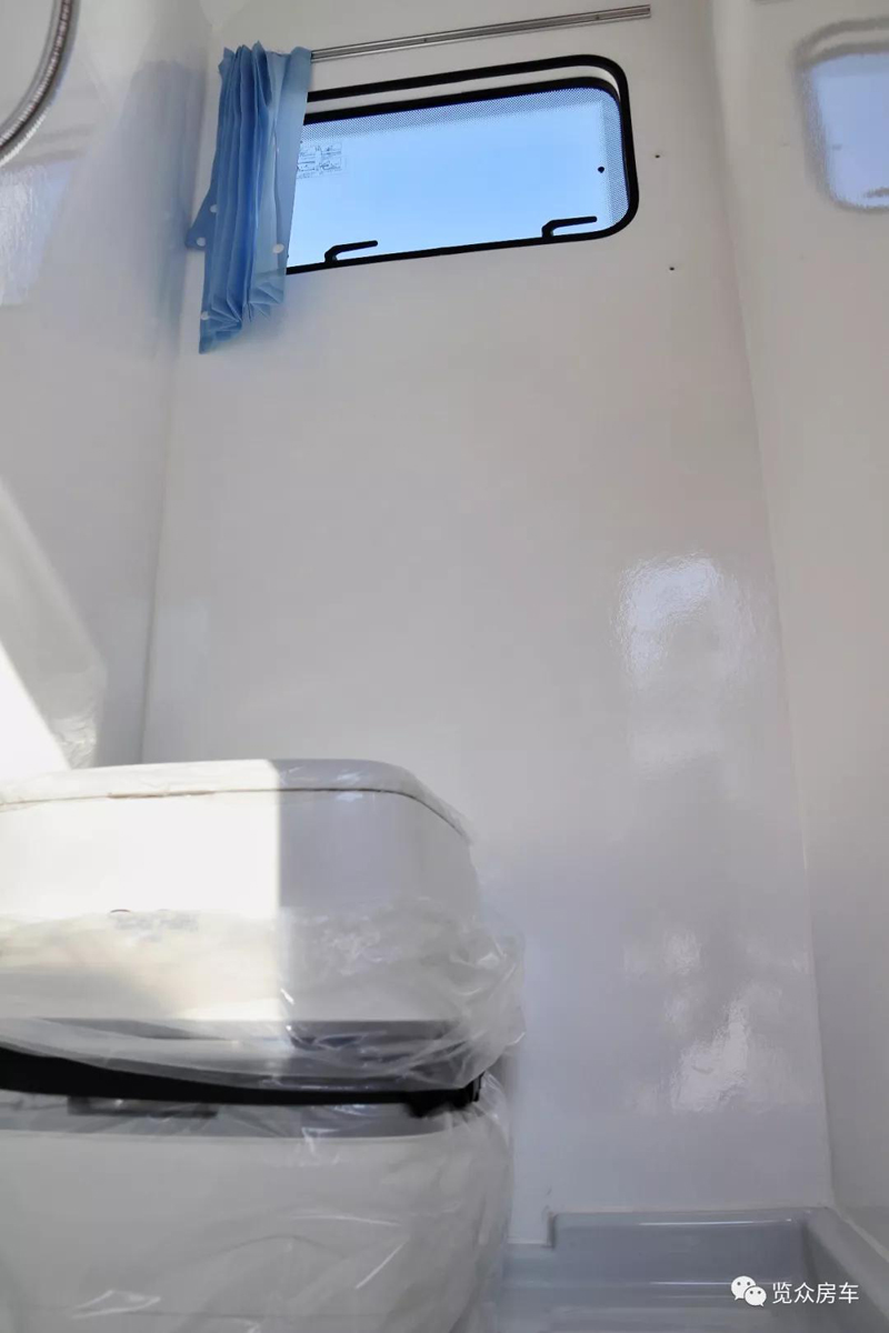 超大床還是國(guó)六汽油四驅(qū)房車,選它沒(méi)錯(cuò) 超大床還是國(guó)六汽油四驅(qū)房車,選它沒(méi)錯(cuò)