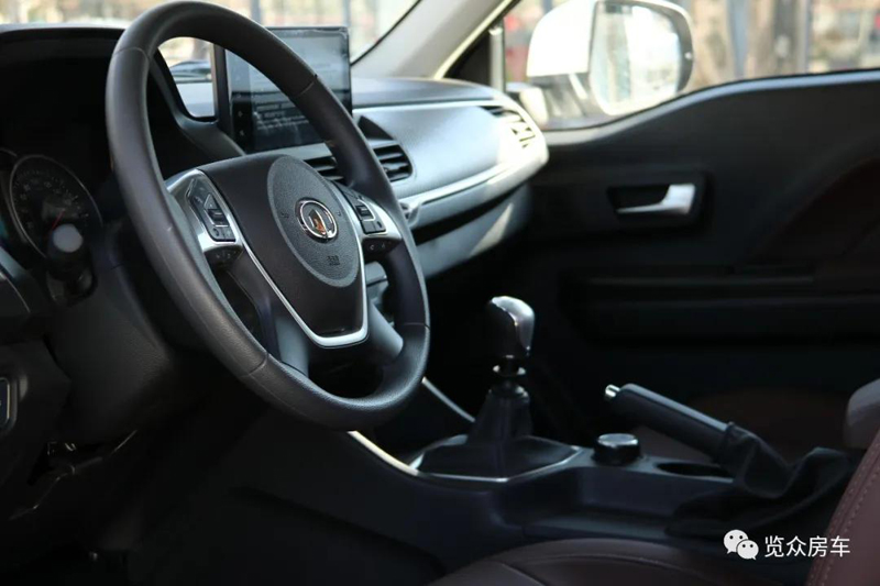 這款房車動力不錯，可以選擇