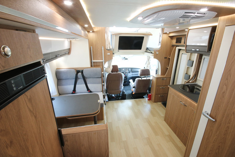 要大空間也更舒適，這樣的房車很棒