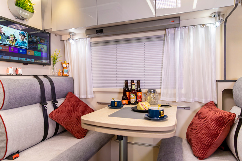 一室一廳大廚房，房車這款很舒適