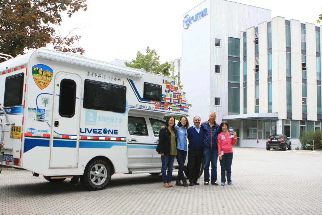 七旬老人開房車帶老伴游世界l中國房車圈最早的“網(wǎng)紅達人” 七旬老人開房車帶老伴游世界l中國房車圈最早的“網(wǎng)紅達人”