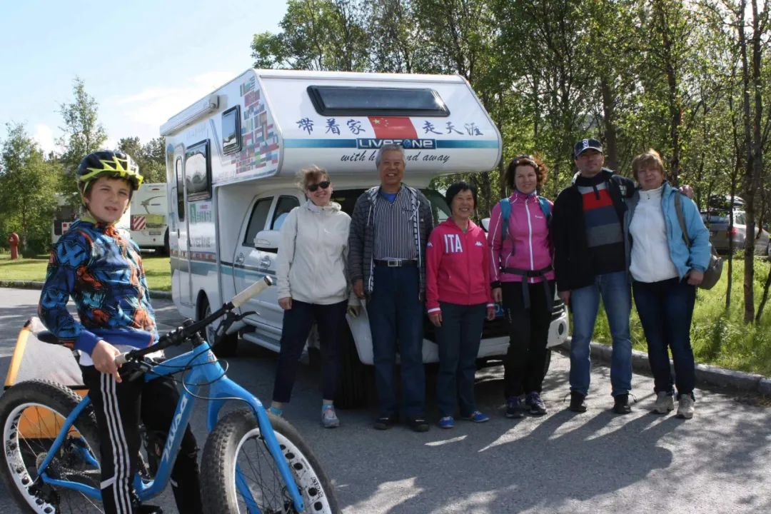 七旬老人開房車帶老伴游世界l中國房車圈最早的“網(wǎng)紅達人” 七旬老人開房車帶老伴游世界l中國房車圈最早的“網(wǎng)紅達人”