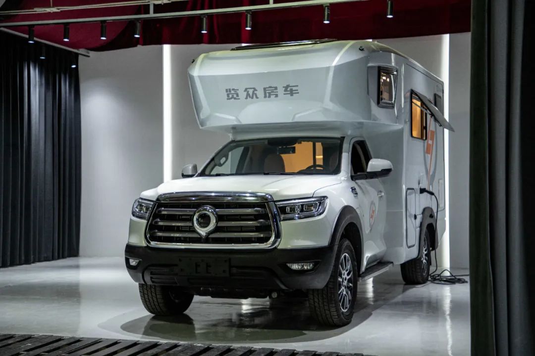 為什么覽眾房車(chē)要采用玻璃鋼“三明治”車(chē)身結(jié)構(gòu)？