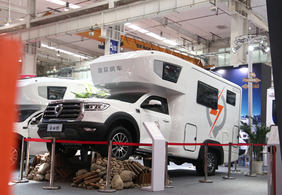 年度新車、自動檔、四驅，能選的房車